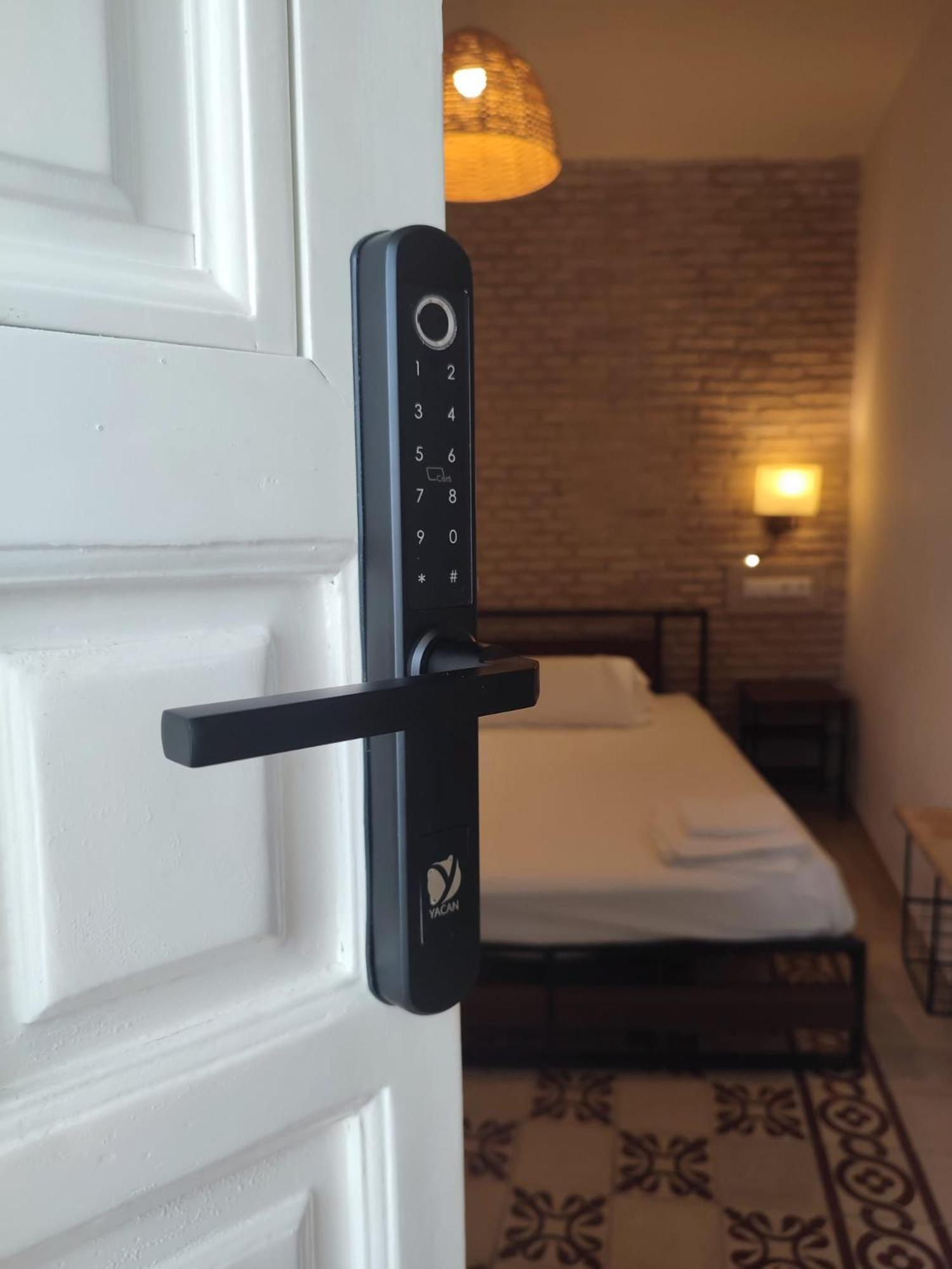Hostel Ibarra By Bossh! Hotels セビリア エクステリア 写真